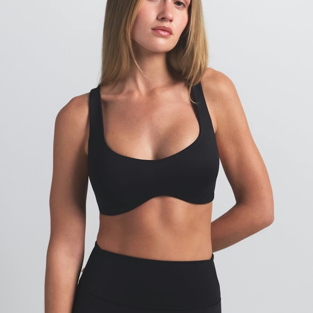 Nike Skims SHAPING SCOOP BRA XS